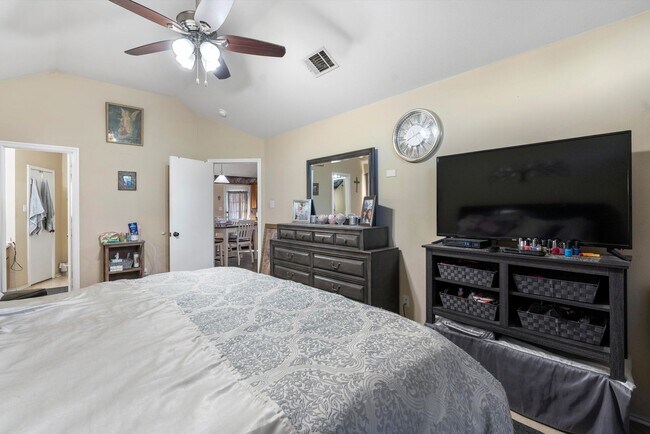 Building Photo - Large 3-Bedroom Home in West Round Rock!