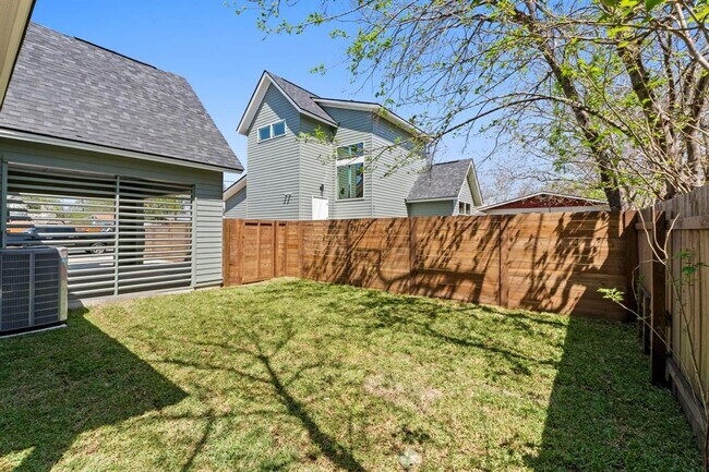 Building Photo - 710 Philco Dr