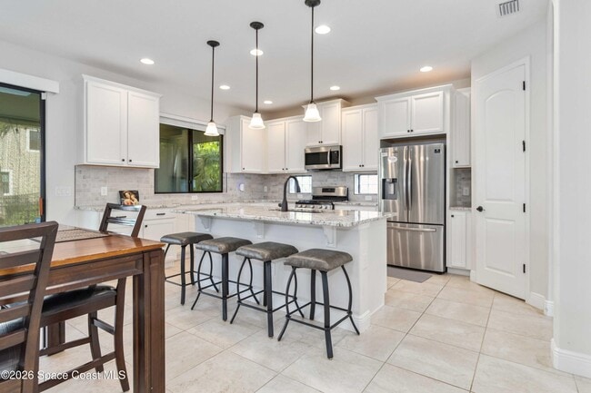 Building Photo - 8212 Paragrass Ave