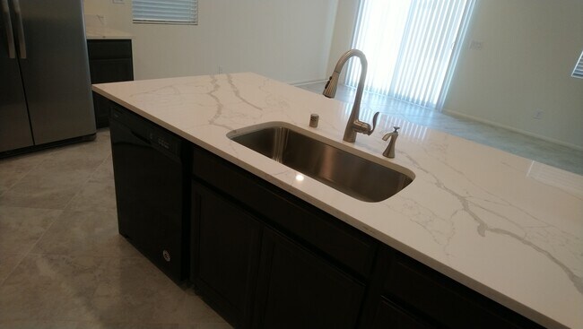 Building Photo - 5658 Autumn Cliffs Way