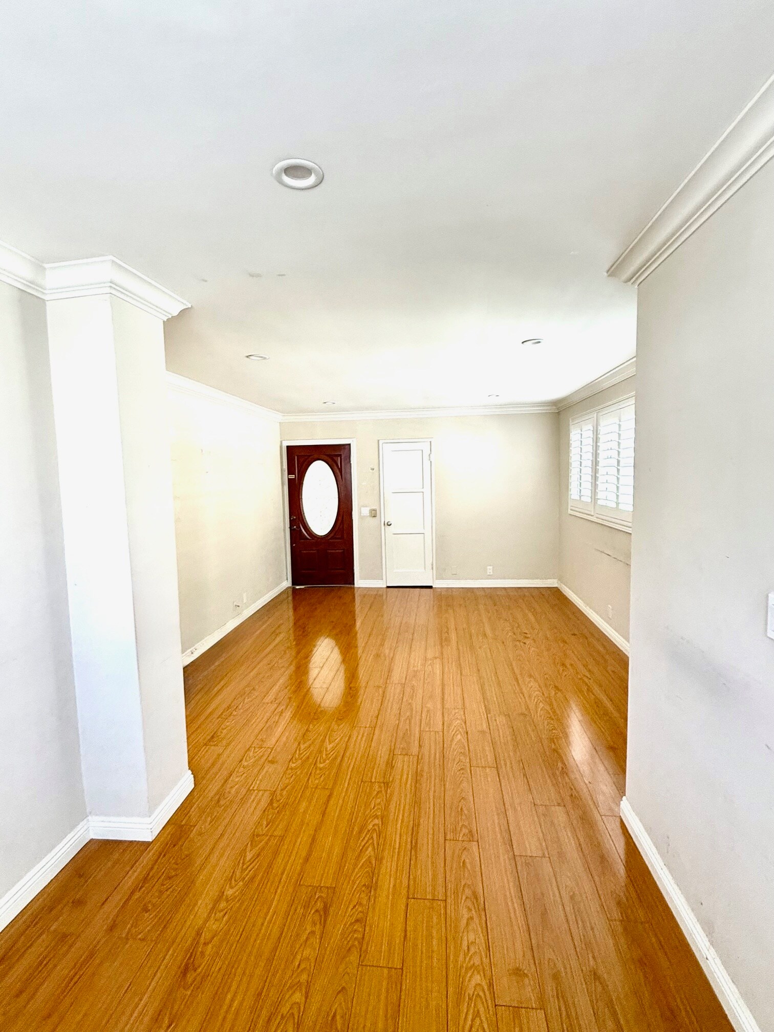 Building Photo - 12753 Oxnard St
