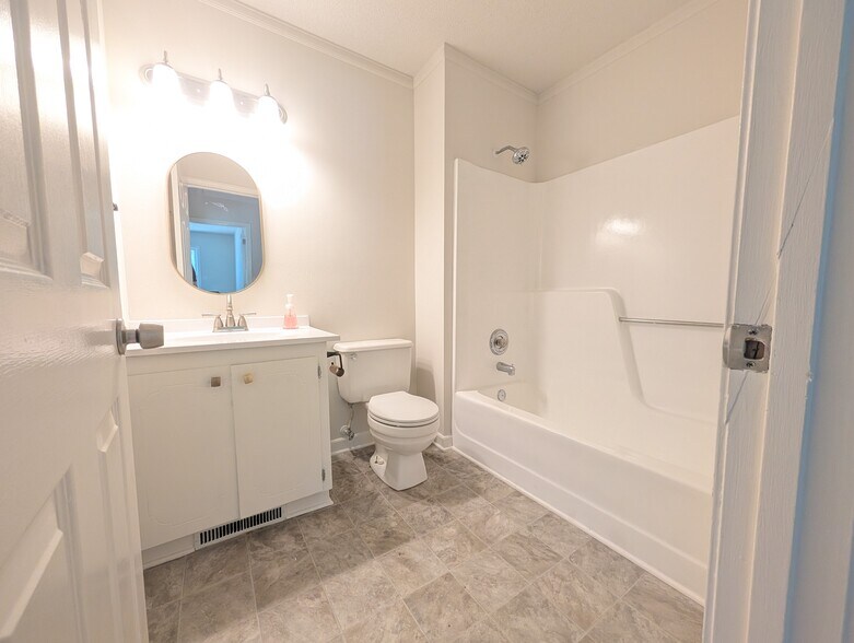 Guest bath - 3 Timber Creek Ct