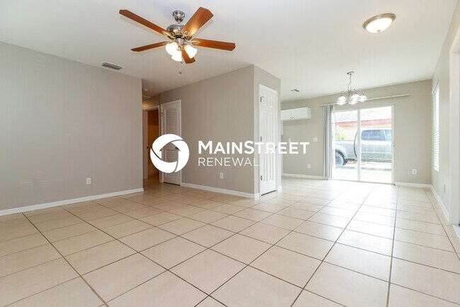 Building Photo - 3 Bedroom Pet-Friendly Home in Fort Myers, FL with Main Street Renewal