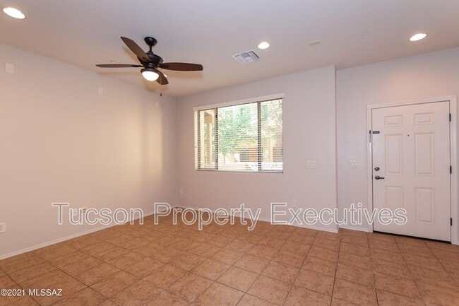 Building Photo - 2442 E Emerald Moon Dr