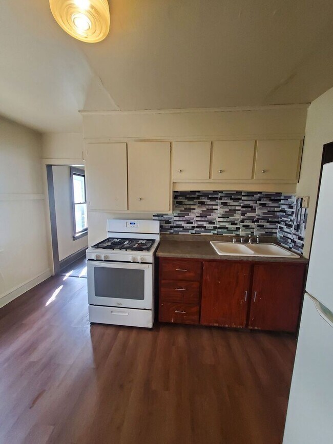 Building Photo - 2920-2922 W Melvina St. (Duplex)