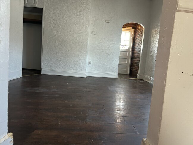 Building Photo - 215 N 4th St