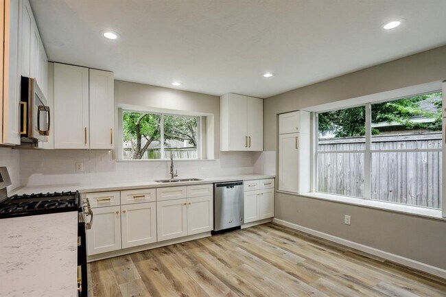 Building Photo - 19310 Spanish Needle Dr