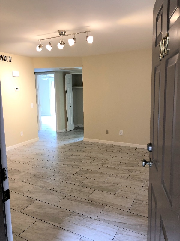 Building Photo - 17 E Ruth Ave