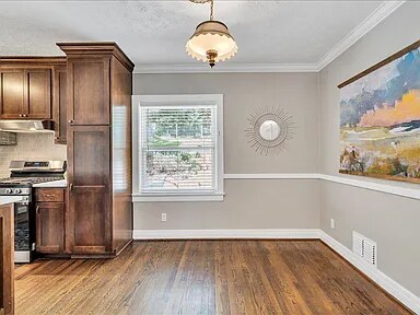 Building Photo - 823 Windsor Ave SW