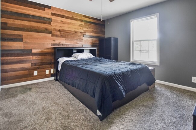 Building Photo - Pet Friendly Three Bedroom!