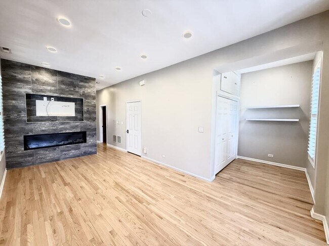 Building Photo - 1 bedroom in Chicago IL 60642