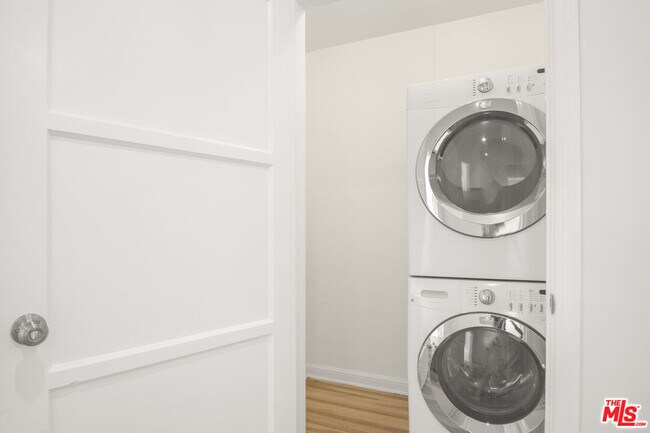 Building Photo - 405 Shirley Pl