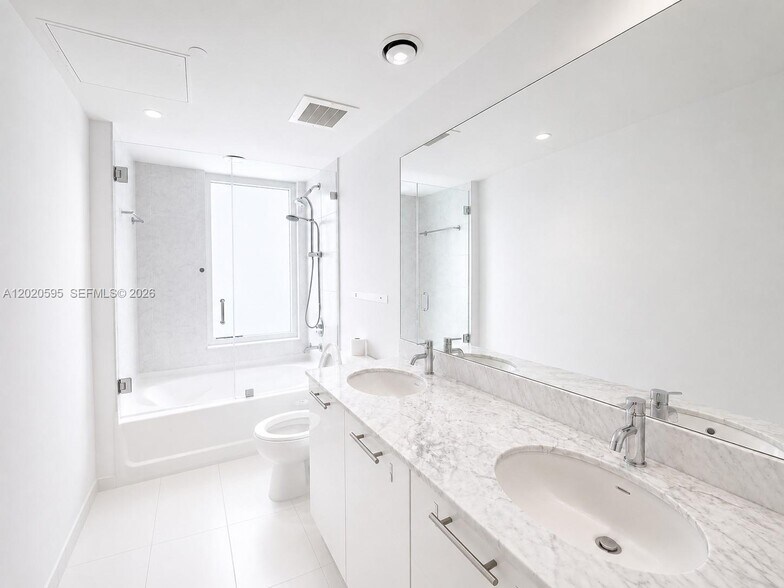 Building Photo - 951 Brickell Ave