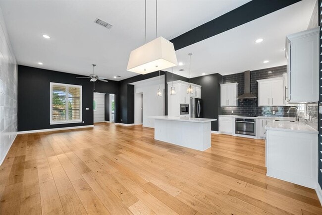 Building Photo - 13708 Golden Wave Loop