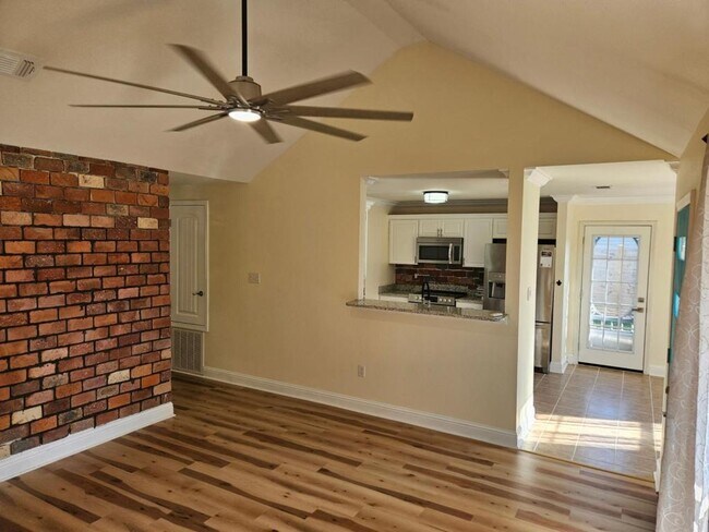 Building Photo - 303 Twin Lakes Blvd