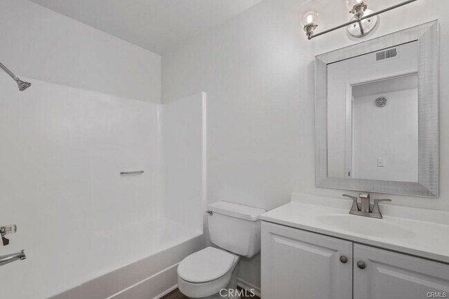 Building Photo - 442 N Vía Porto