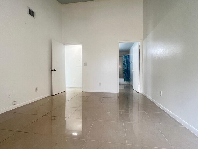 Building Photo - 3477 NW 44th St