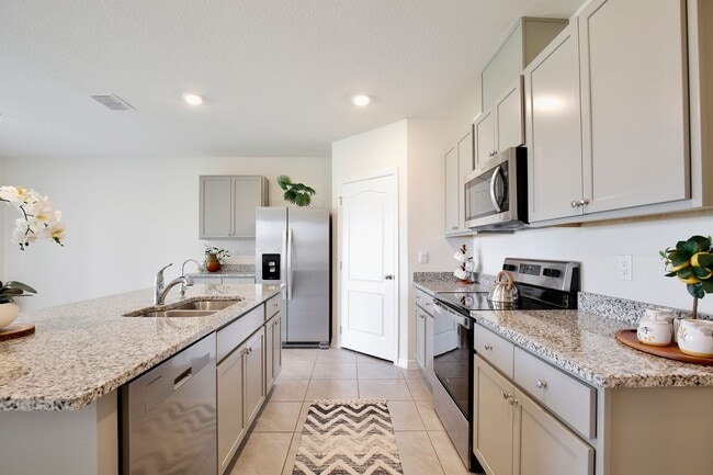 Building Photo - Beautiful 4 Bedroom, 2 bath home is Available for Rent in the Forest Lake Community!