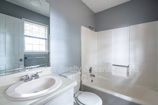 Building Photo - 582 Downing St