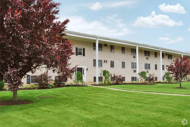 Building Photo - Arrowhead Court Apartments