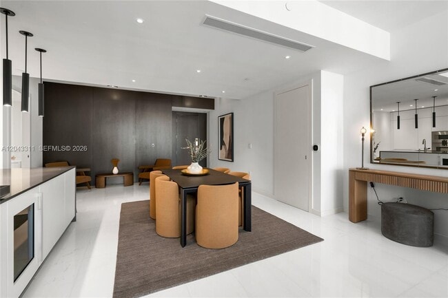 Building Photo - 300 Biscayne Blvd Way