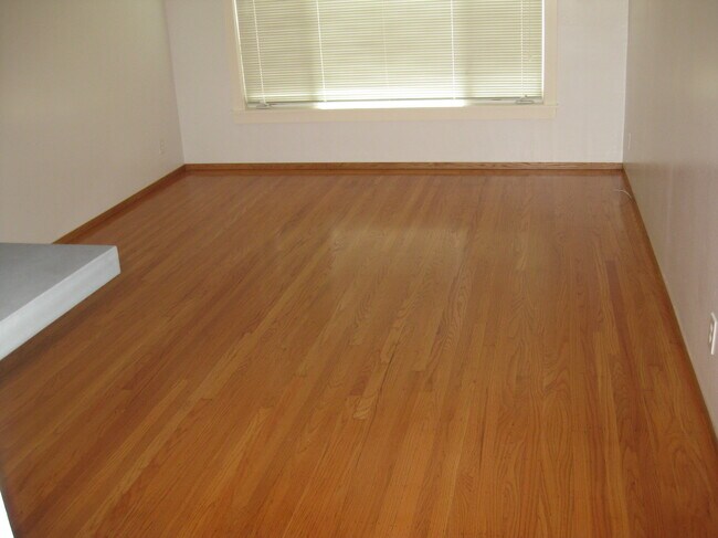 Building Photo - 300 Bocana St