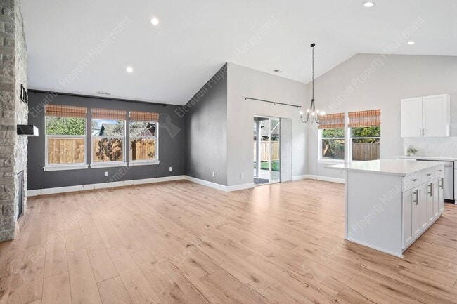 Building Photo - 3BR - 2BA Modern Living in a Quiet Cul-de-Sac