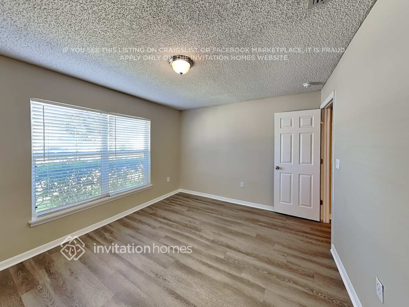 Building Photo - 1128 White Oak Cir