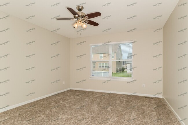 Building Photo - 319 Pecan Bluffs Dr