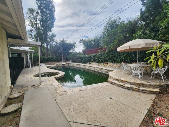 Building Photo - 11665 Babbitt Ave