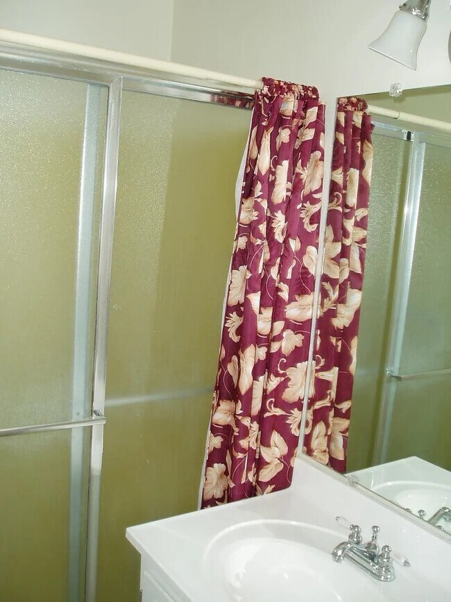 Building Photo - 506 Jefferson Dr