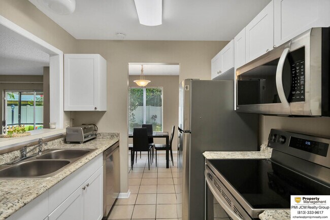 Building Photo - Cozy Kissimmee Townhouse