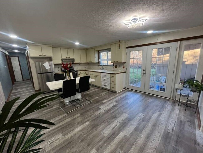 Building Photo - 36 Stevens St