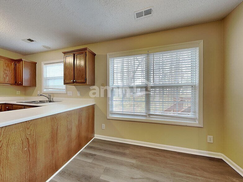 Building Photo - 524 Wyndham Dr