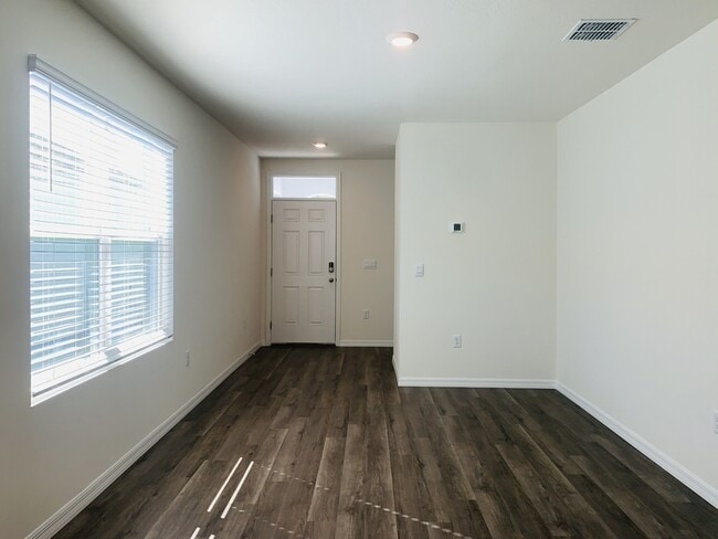 Building Photo - 982 Commons Way
