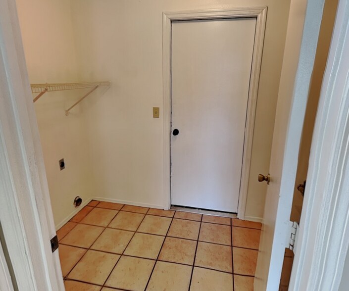 Building Photo - 1618 Cassingham Cir