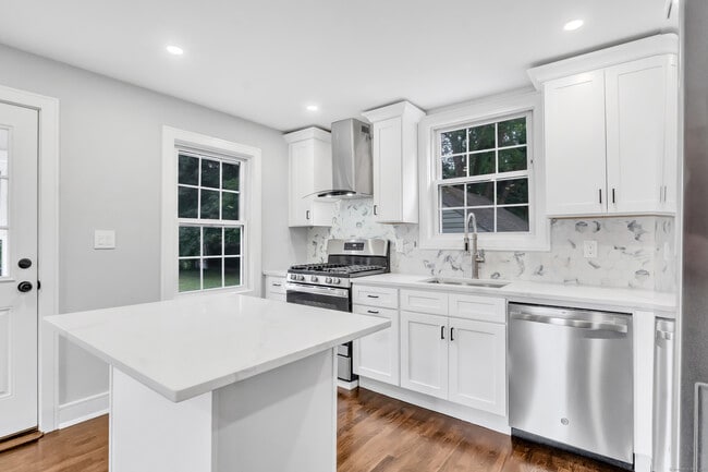 Building Photo - 116 Morse St