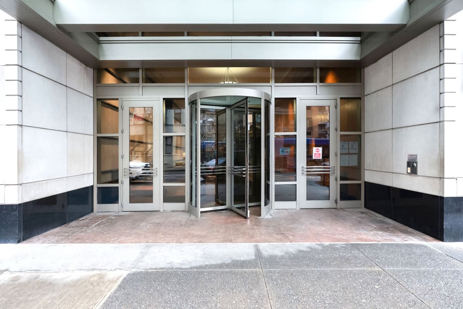 Building Photo - 350 W 43rd St