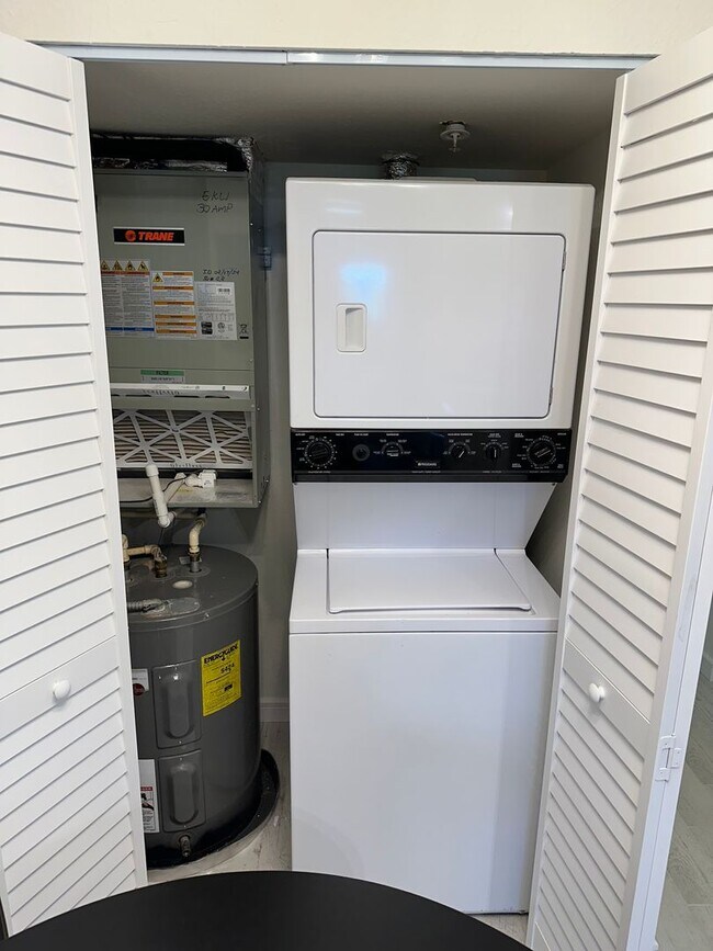 Building Photo - SEASONAL RENTAL - Downtown Sarasota Renovated Waterfront Condo