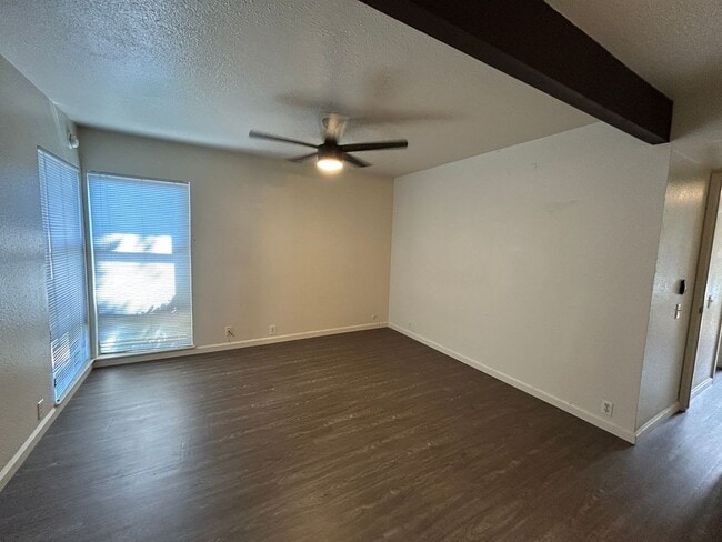 Building Photo - Cute Halfplex in Quiet Neighborhood