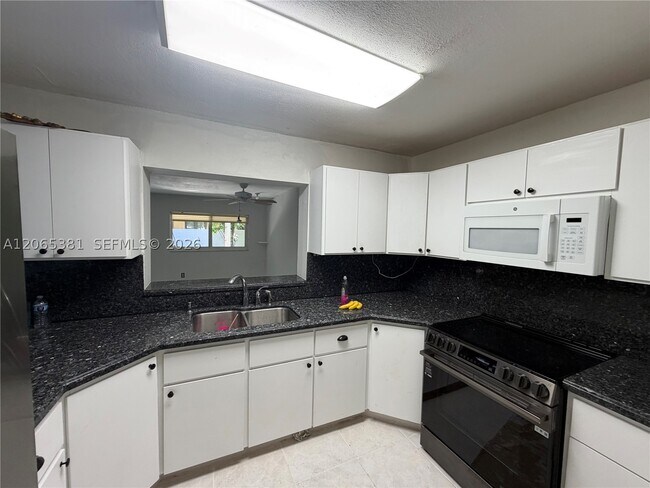 Building Photo - 3613 SW 112th Pl