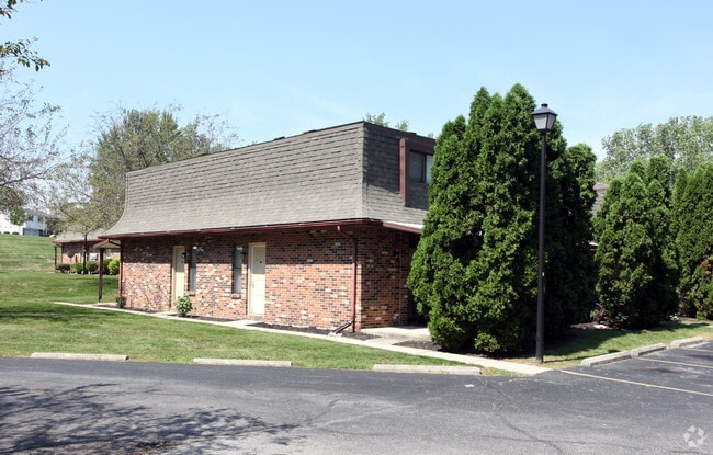 Building Photo - Creekbend & Chase Townhomes