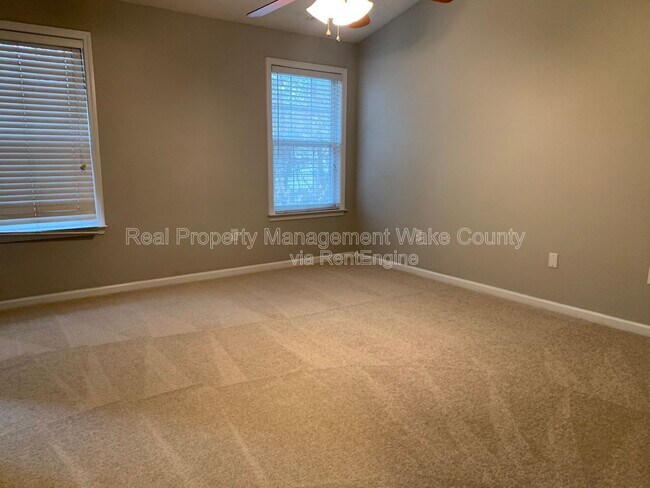 Building Photo - 400 Brierridge Dr