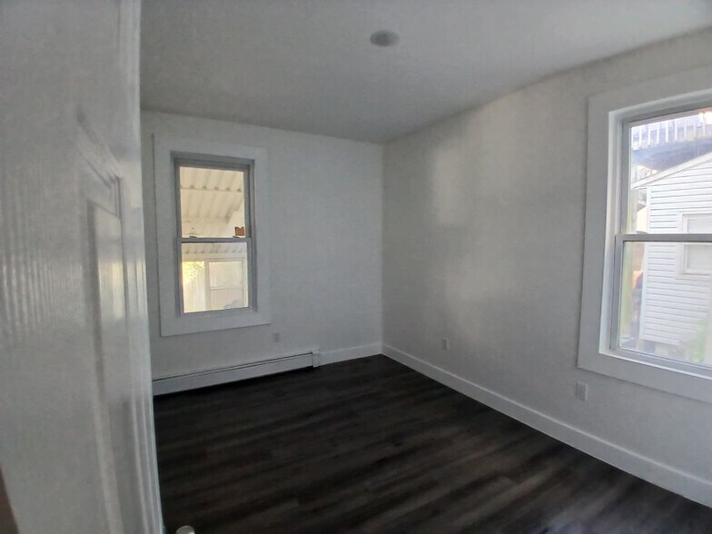 Building Photo - 66 Linden Ave