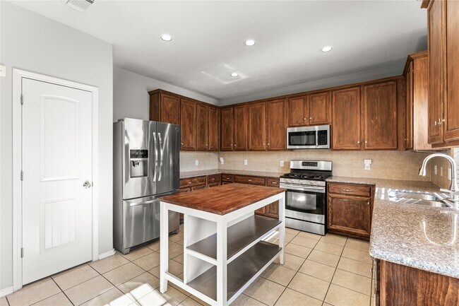 Building Photo - 7419 Chathan Glen Ln