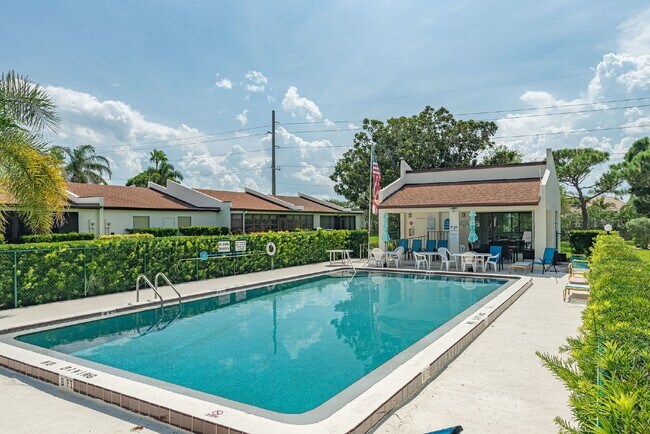 Building Photo - Fully furnished Beachside townhome