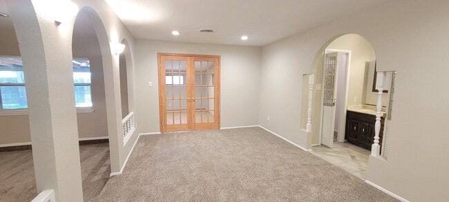 Building Photo - LARGE HOME IN NORTHEAST CLOVIS