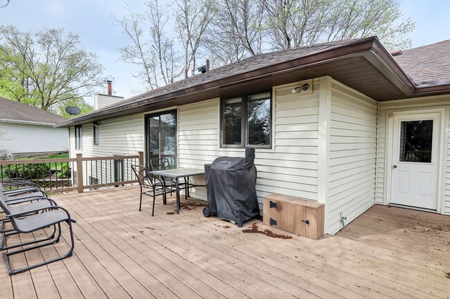 Building Photo - For Rent – 3 Bedroom Home in Sunset Hills, Pella
