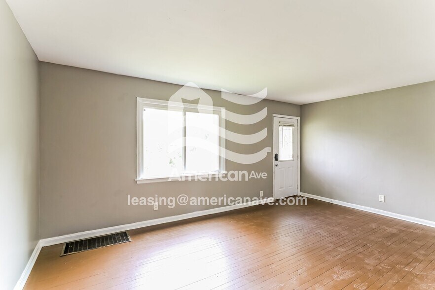 Building Photo - 2265 Lexington Ave