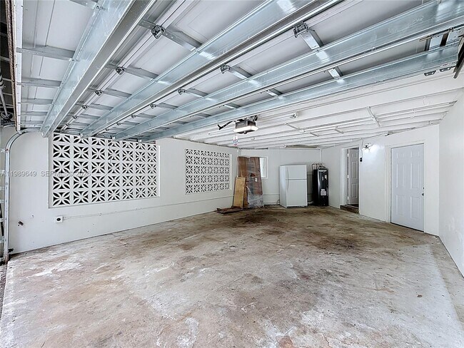 Building Photo - 4330 SW 7th St